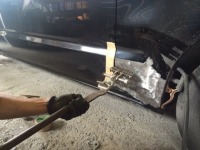 トヨタ ポルテ リアフェンダーヘコみを引き出し板金にて板金修理塗装！