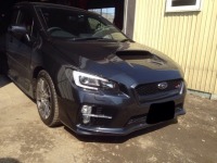 スバル WRX STI フロントバンパー下のガリ傷と割れの板金修理でご来店！