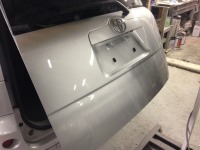 トヨタシエンタフルエアロ車 ぼっこり凹んだバックドアを板金塗装