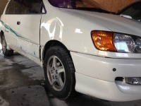 接触事故で保険使用修理のトヨタイプサム フロントドア開かず部品交換