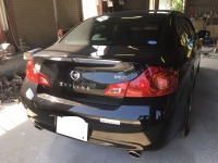スカイライン370GT 浅い凹み/パネルの波をサフェーサー処理で修理塗装!