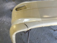 トヨタエスティマ リアバンパー割れと一緒にDIY塗装箇所も板金修理！