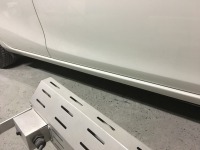 トヨタハイブリッドアクア サイドステップの凹み板金修理完成！