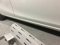 トヨタハイブリッドアクア サイドステップの凹み板金修理完成！