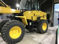 コマツショベルWA100 塗り分け塗装とポリッシャー磨きの全工程完了!