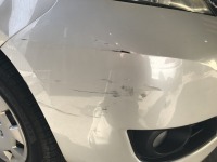 バンパーの擦り傷をパテを使わないで修理可能な状態とは？
