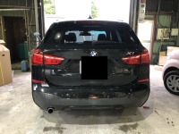 BMW X1リヤバンパー修理ついでに色違いのパーツをボディ同色塗装‼︎