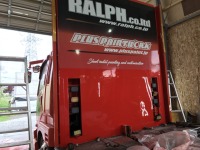 車の板金屋さん RALPHのオレンジ搬送車の側面と背面をリフレッシュ塗装♪