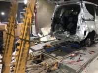 大ダメージ事故修理 トヨタシエンタ パネル交換と骨格修正完了！