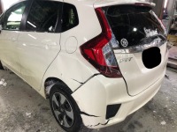 ホンダGKフィット 接触事故によりリアフェンダー交換級の大ダメージ!自動車保険適用修理!