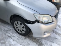 トヨタカローラフィールダー 単独事故！スリップし雪山に突っ込み損傷大を板金修理‼︎