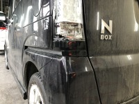 自宅駐車場で父の車と接触して損傷したホンダN-BOXの板金塗装修理