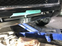 三菱RVRのフロントバンパー割れを脱着無し・部分塗装で費用を抑えて修理