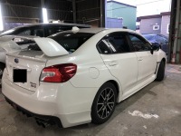 スバルWRXS4に持ち込み大型トランクスポイラー(大型リアウイング)を取り付け