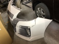 30プリウスの割れたフロントエアロバンパー/ヘッドライトを新品交換・保険修理