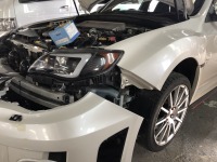 WRX STI tS TYPE RA フロントバンパー隙間調整作業予約で当日仕上げ！