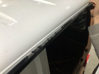 メルセデスベンツG350dのルーフサイドモール腐食剥がれを塗装修理