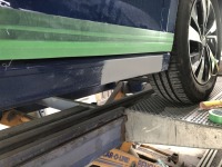 フォルクスワーゲンポロの修復が難しいステップ凹み・変形を修理！