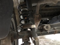 ハイゼットカーゴの車両傾きと異音を点検！原因はスプリング折れ！