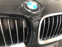 BMW320iツーリングの損傷したフロントバンパーを板金修理！