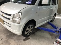 ブレーキを踏むとゴロゴロ異音！ワゴンRのブレーキパッド交換！