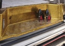 200系ハイエースの持込ステップ樹脂カバーをゴールドフレーク塗装