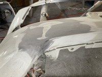 トヨタハリアーフロントバンパーの縦凹みと割れを補修修理