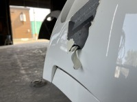 メルセデスベンツA250のバンパー塗装剥がれ！広がりを抑え修理！
