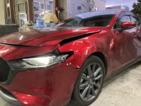 鹿と接触し左フロントが大破した新車MAZDA3の修理【分解作業】