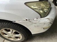 出会い頭の接触事故で右フロント損傷！ハリアーの自動車保険修理