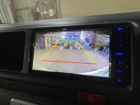 自社ハイエースコミューターにカーナビとバックカメラを取り付け