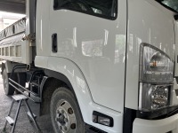 いすゞフォワードトラックの右フェンダー新品交換/右ドア板金塗装