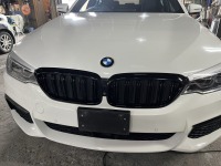 BMW528に持ち込み新品ハイグロスブラックキドニーグリルを取付