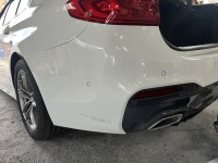 BMW5シリーズのバンパー傷修理！カラー情報無い面は近似色塗装！