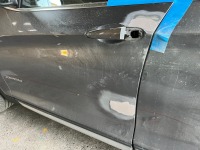 業者依頼！BMW X3 助手席ドア凹み2ヶ所を板金/ドア1枚塗装修理