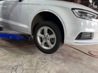 今シーズン初の冬タイヤへ交換作業ご依頼！アウディのタイヤ交換！