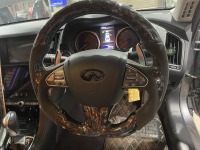 V37スカイラインに持込みフォージドカーボン柄ステアリング取付け