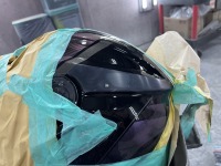 落下させてクレーター状のキズがついたバイクヘルメットの一部のみを修理希望!