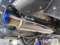 スバルレガシィセダンにお客様持ち込みの柿本マフラー取り付け！