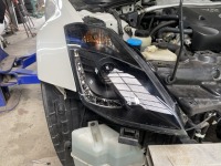 業者様依頼でフェアレディZ33のヘッドライトを社外品に交換！