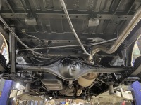 ハイエース200のタイヤハウスや下回り隅々までアンダーコート施工