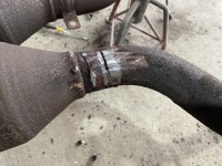 クラウンの(V型エンジン定番部分からの)マフラー排気漏れを修理！