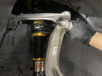 ジャガーF-PACEのローダウンは実用性に欠けるので車高上げ調整