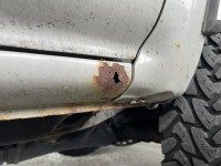 カスタム車ハイラックスサーフのサイド錆び穴を鉄板あて溶接修理