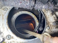 ハイエースが混油でレッカー入庫！燃料を抜いてタンクや配管を洗浄！