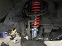 持ち込みフロントショック交換！ハイラックス特有の後ろ上がり解消！