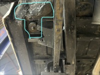 ジムニーJA12のサビ腐食で陥没したボディマウント土台を復元修理