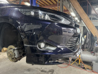 大きく割れて欠損したハリアー装着モデリスタフロントスポイラーを新品に(塗装してから)交換修理