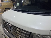 クリア剥がれ症状が進行したN-BOXのボンネットをリフレッシュ塗装修理