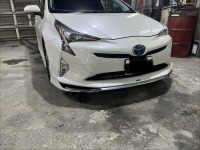 50プリウスの割れて一部欠損したモデリスタフロントスポイラーを着脱作業ご依頼